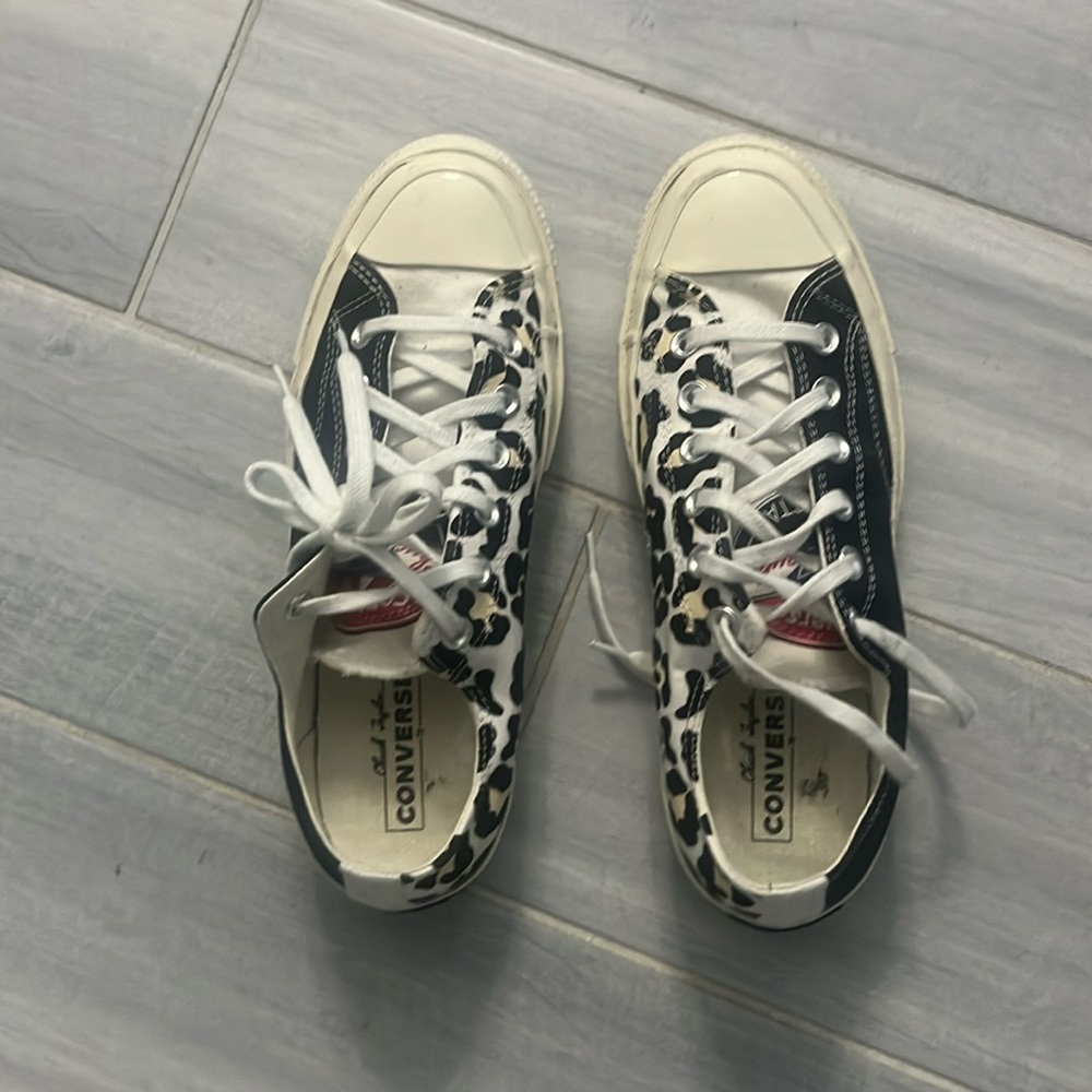 chuck Taylor converse sneakers. size 6 1/2 men’s (8 1/2 women’s)